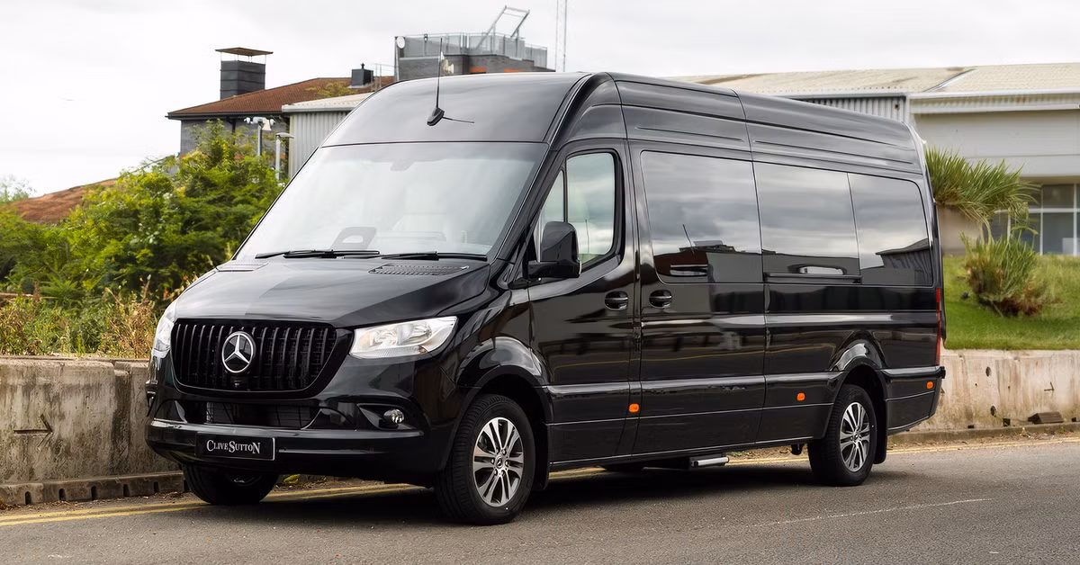 Minibus chauffeur transport