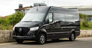 Minibus chauffeur transport