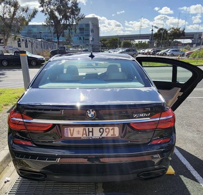 Luxury Sedan image 3